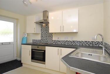 2 bed flat, Regent Street, St Judes, Plymouth, PL48BB - Image 3